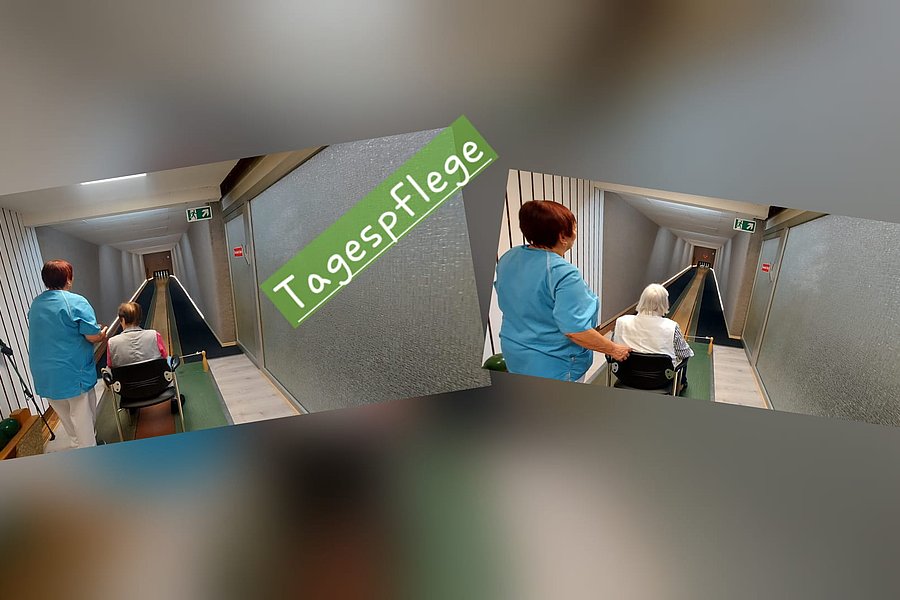 Zwei Fotos nebeneinander zeigen eine Pflegekraft in blauer Kleidung, die eine ältere Person im Rollstuhl einen Flur entlang schiebt, auf dem linken Foto steht der grüne Schriftzug 'Tagespflege'