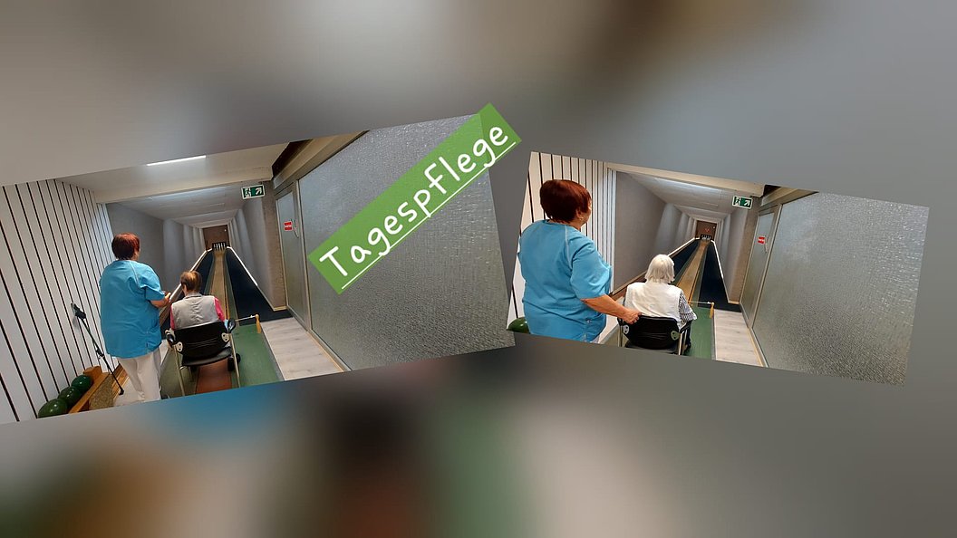 Zwei Fotos nebeneinander zeigen eine Pflegekraft in blauer Kleidung, die eine Ă€ltere Person im Rollstuhl einen Flur entlang schiebt, auf dem linken Foto steht der grĂŒne Schriftzug 'Tagespflege'